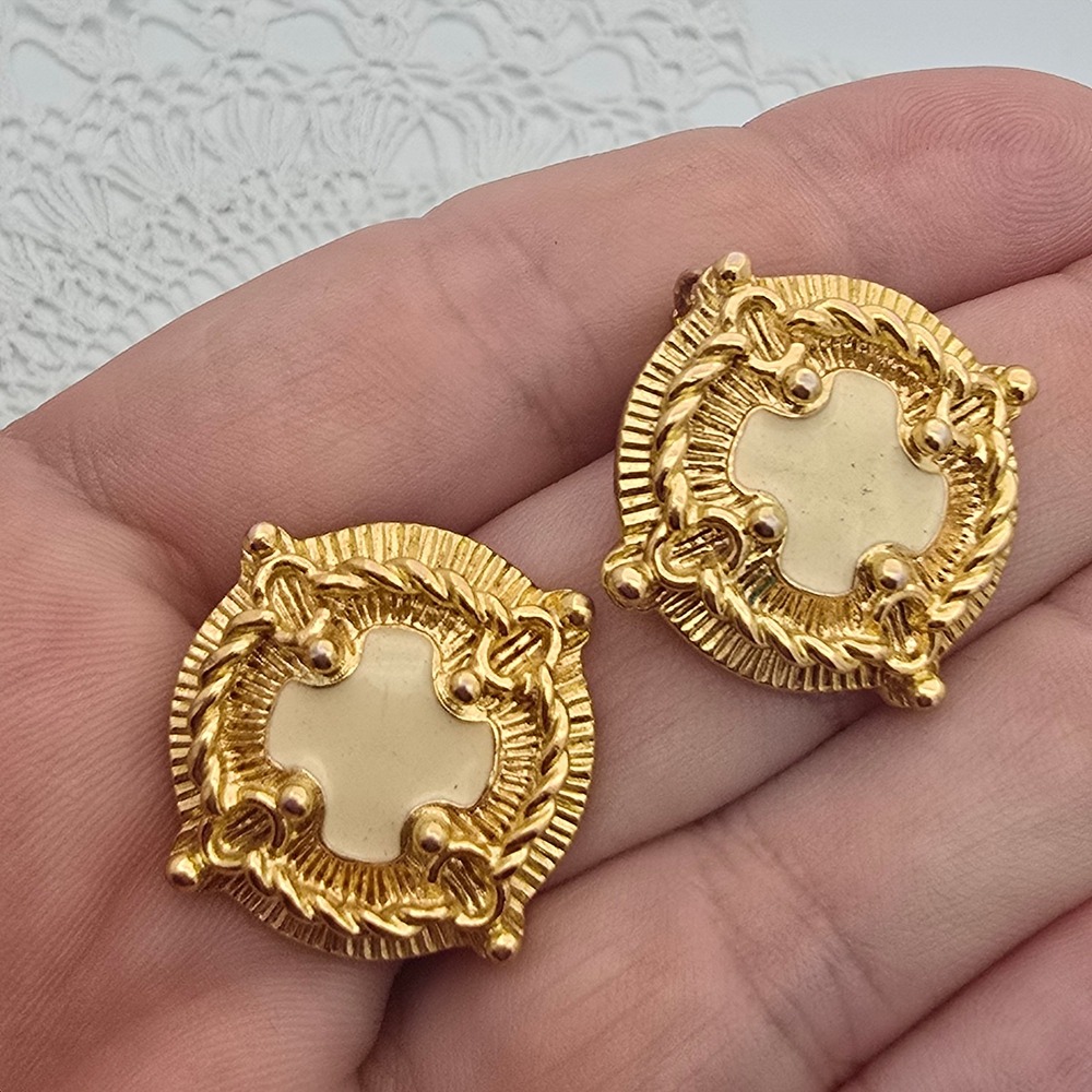 St John Vintage Enamel Clip On Earrings Gold Tone Cream Sunburst Rope Border